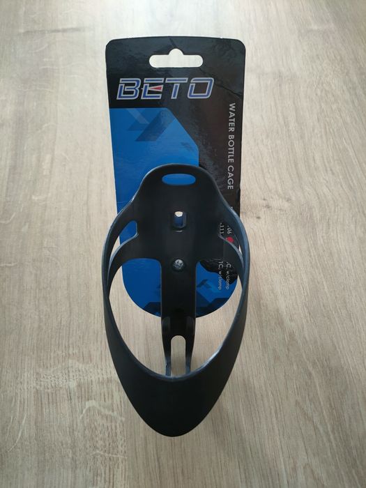 Uniwersalny uchwyt na bidon