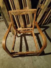Drewniany fotel do renowacji RAMA