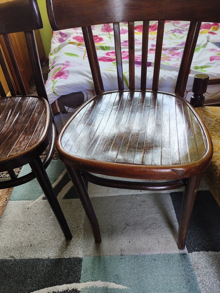 Drewniane krzesła po renowacji