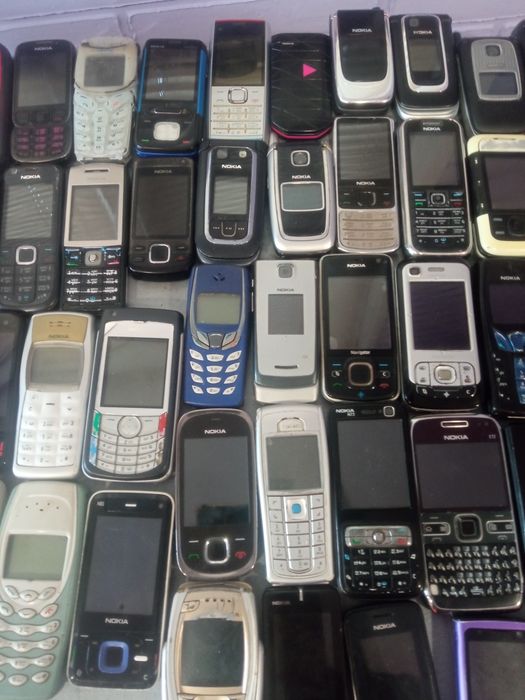 Кнопковий телефон Nokia