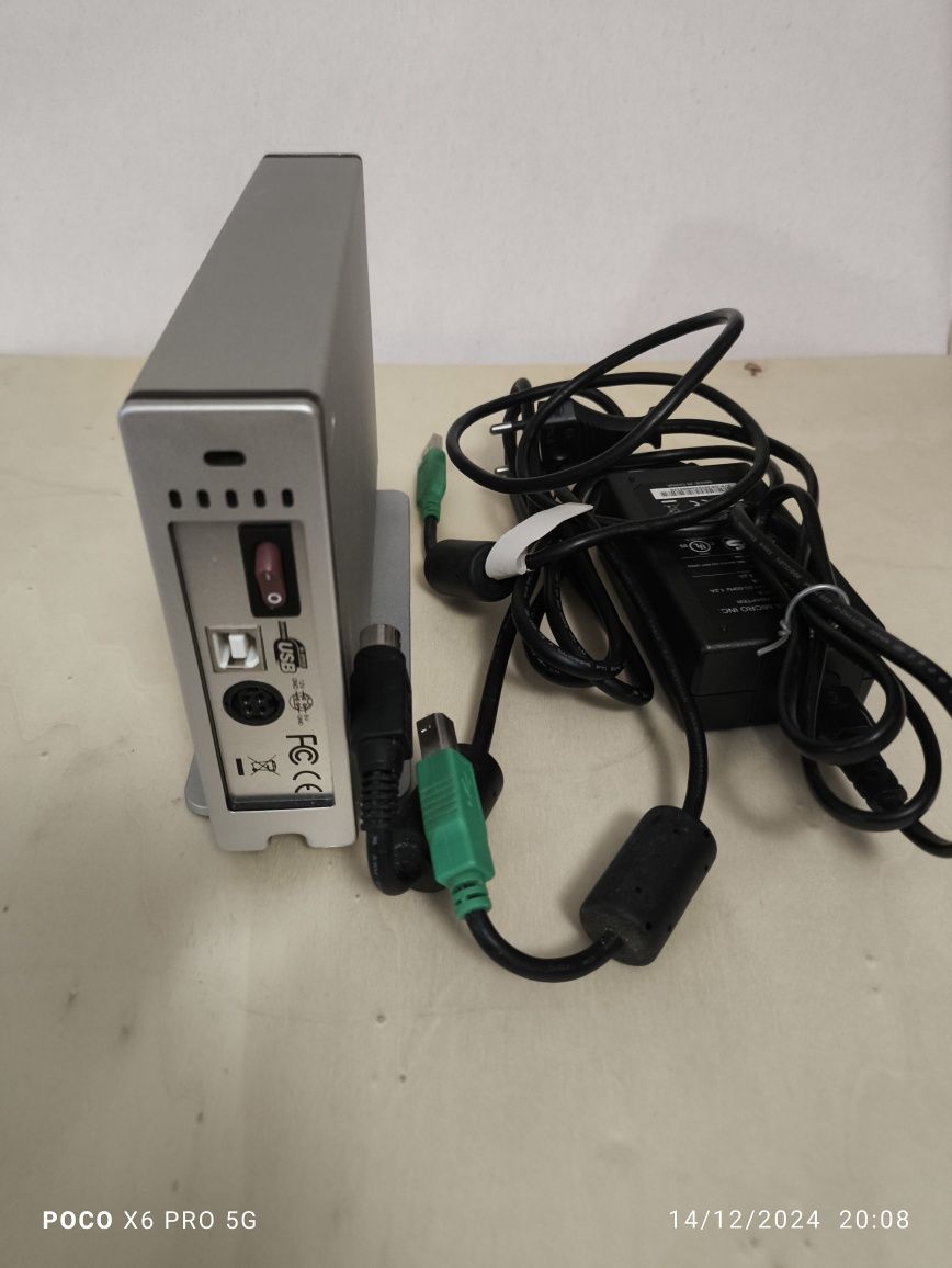 Discos externos e caixas para discos externos