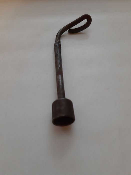 Продам Винтовой Ключ