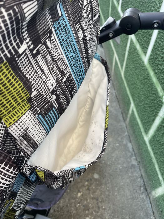 Прогулочна коляска