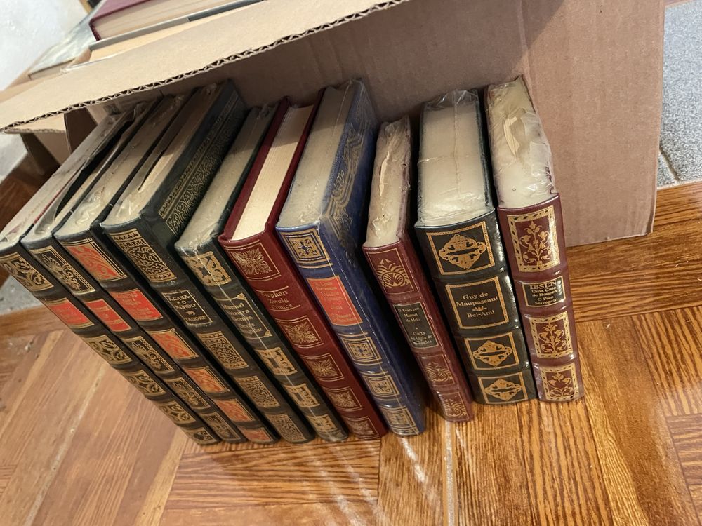 Livros antigos capa dura de ficção