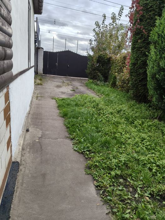 Центр міста. Оренда частина будинку з окремими своїм двором та входом.