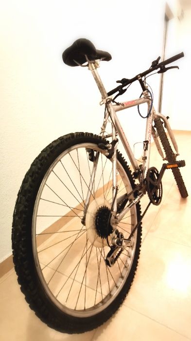 Bicicleta BTT SHIMANO Confersil TY22 Roda 26