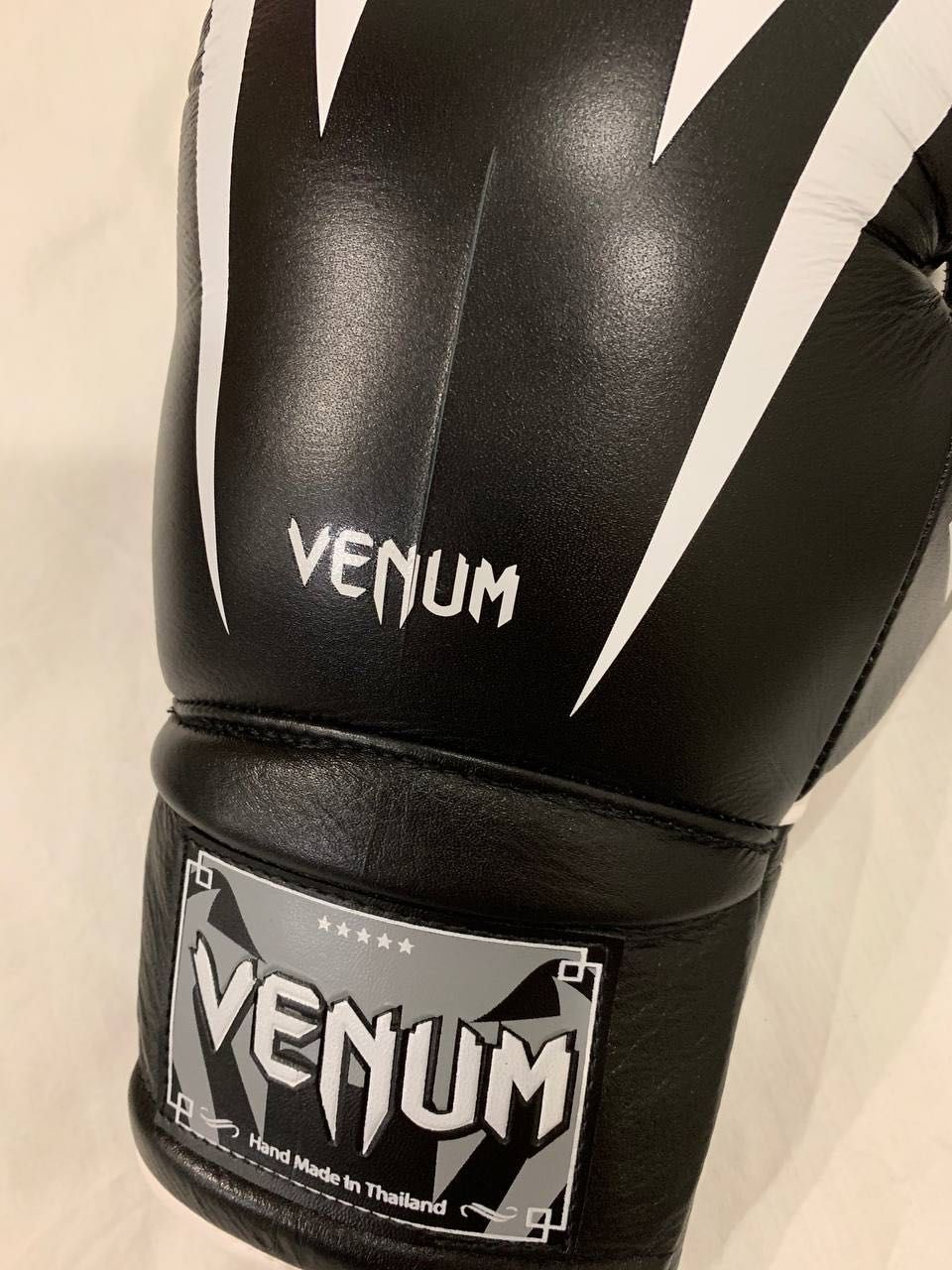 Боксерські рукавиці Venum Giant 3.0 Pro boxing gloves