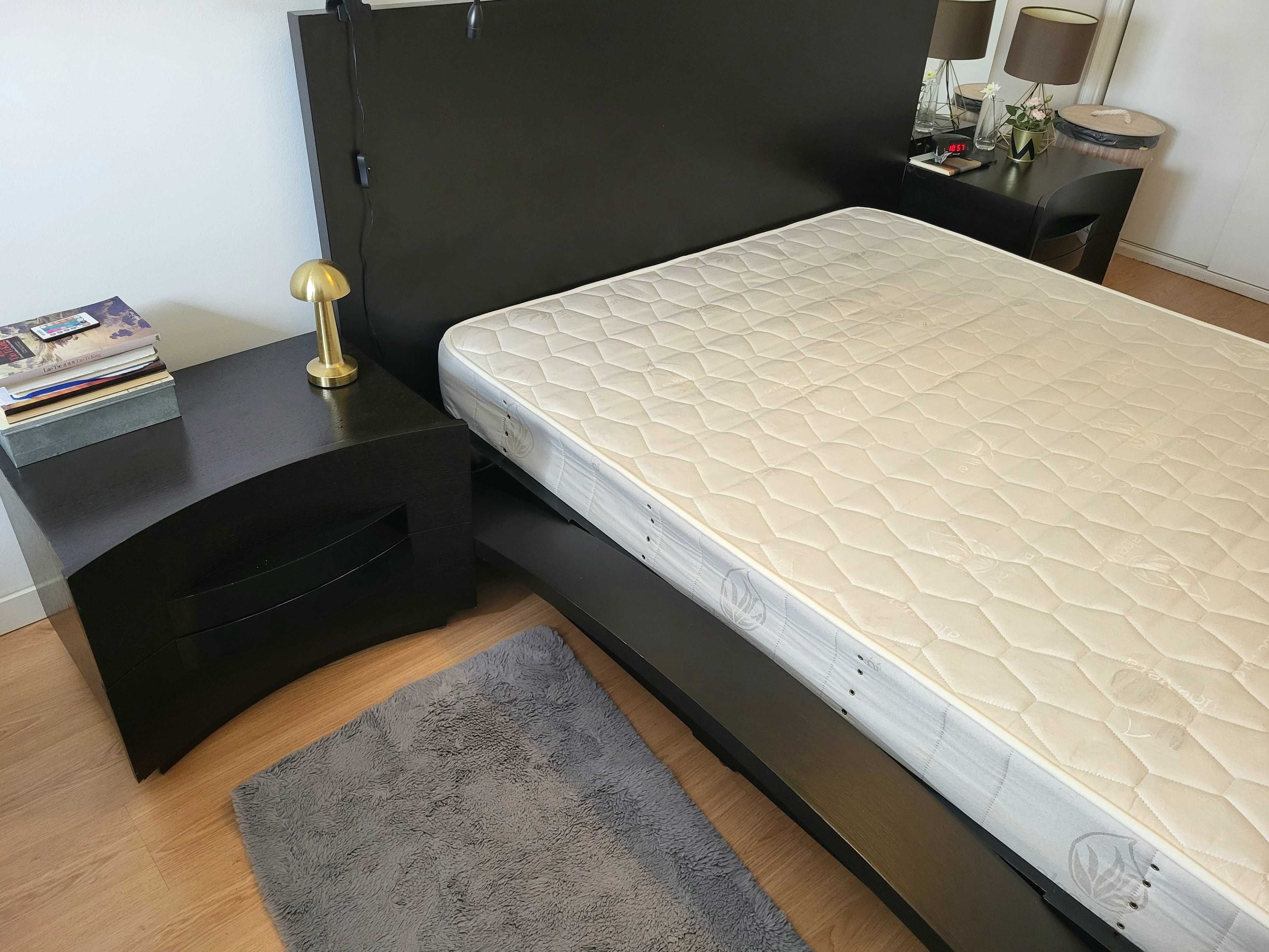 Cama de casal (160x200) com colchão