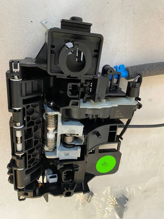 9J1839885 Porsche Taycan замок задньої лівої дверки