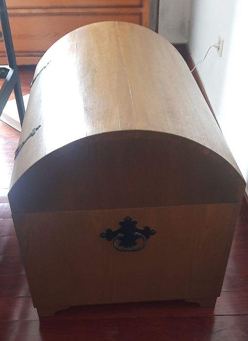 Baú antigo. Ler descrição.