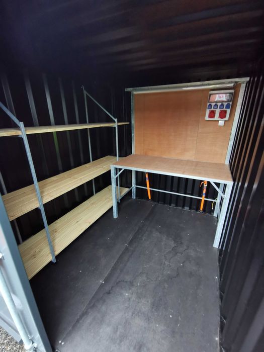 kontener narzędziowy, kontener, kontener z elektryką i regałem