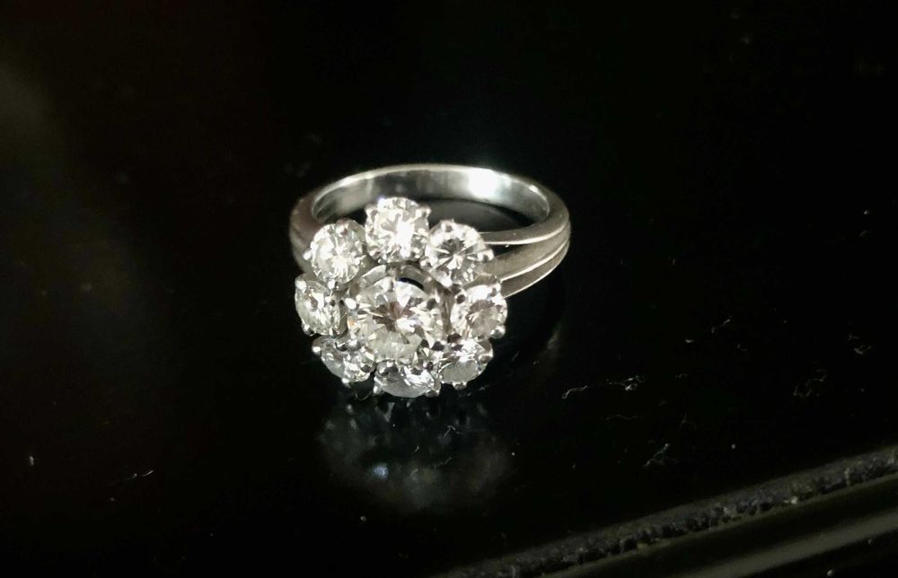 Platynowy pierścionek z brylantami 2,03 ct – ekspertyza Jacobson r. 52