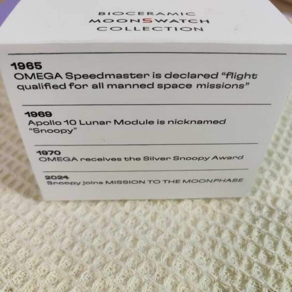 Omega x Swatch Snoopy SO33W700 - Ekskluzywny Box Limitowany