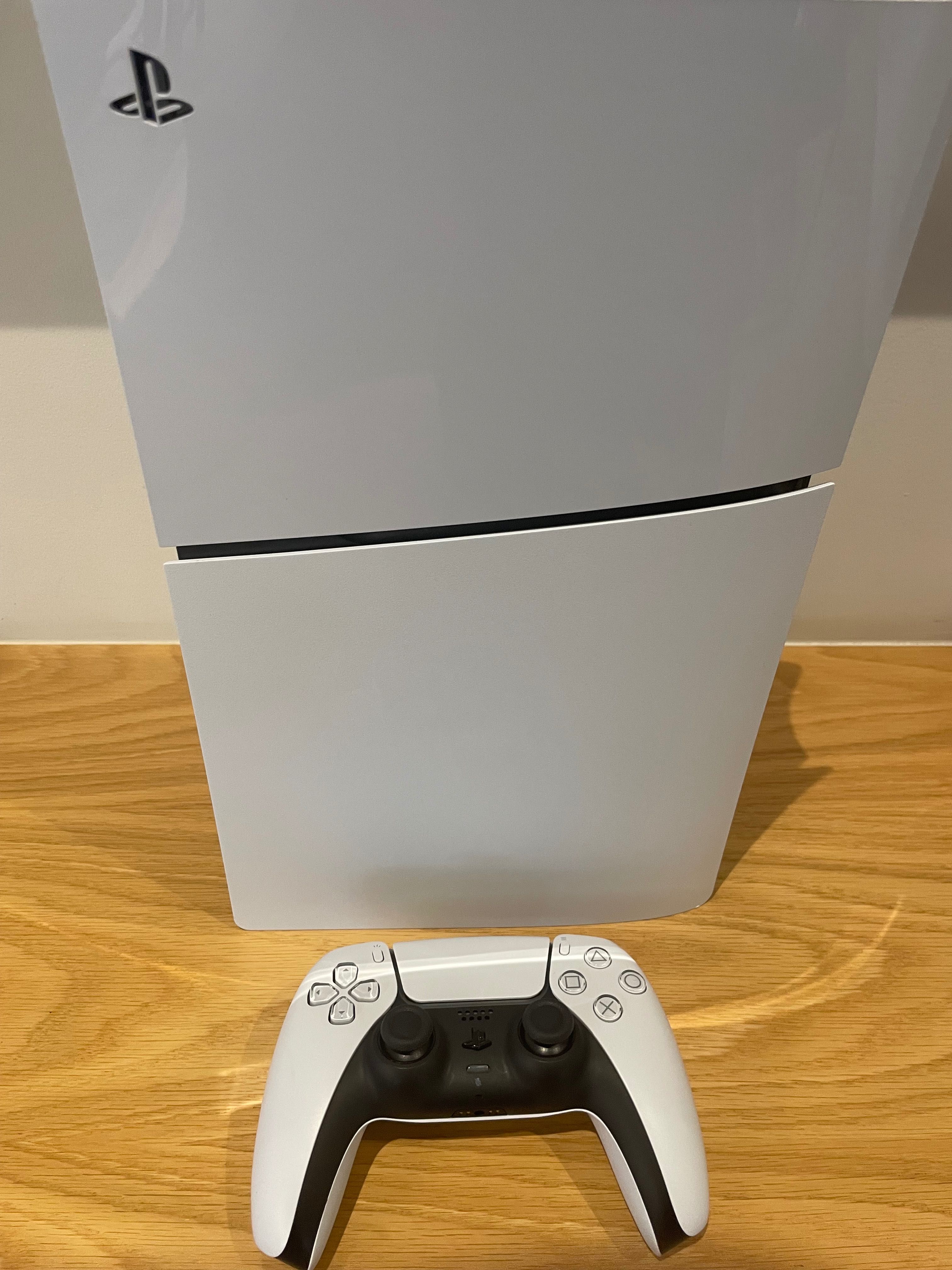 Vendo PS5 Slim Edição Digital 1TB como nova e com fatura.