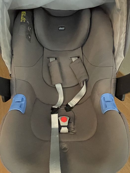 Cadeirinha Auto Chico + base