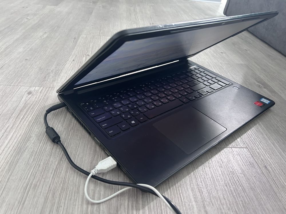 Ноутбук Dell Vostro 15 5100-i5-8250-8gb-ssd256-radeon1gb