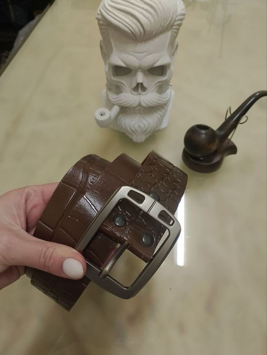 Шкіряний чоловічий ремень ручної роботи.