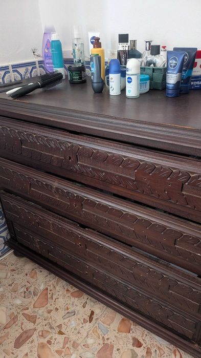 Móvel de madeira c/ 4 gavetas