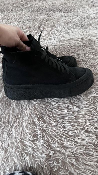 Продам ботинки полностью натуральные замш размер 39 по стельке 25