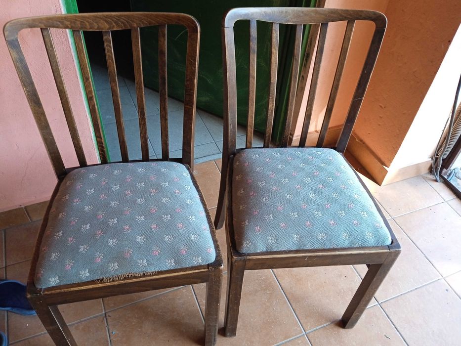 Drewniane krzesło vintage na sprężynach