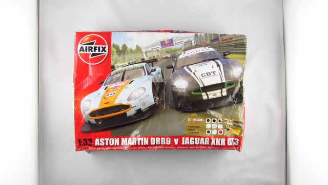 AIRFIX Aston Martin DBR9 V Jaguar XKR GR3 Zestaw Modeli Samochód 1:32