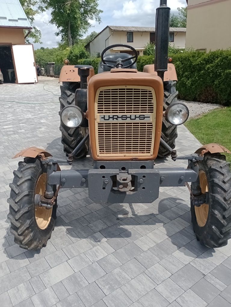 Sprzedam ursusa c 330