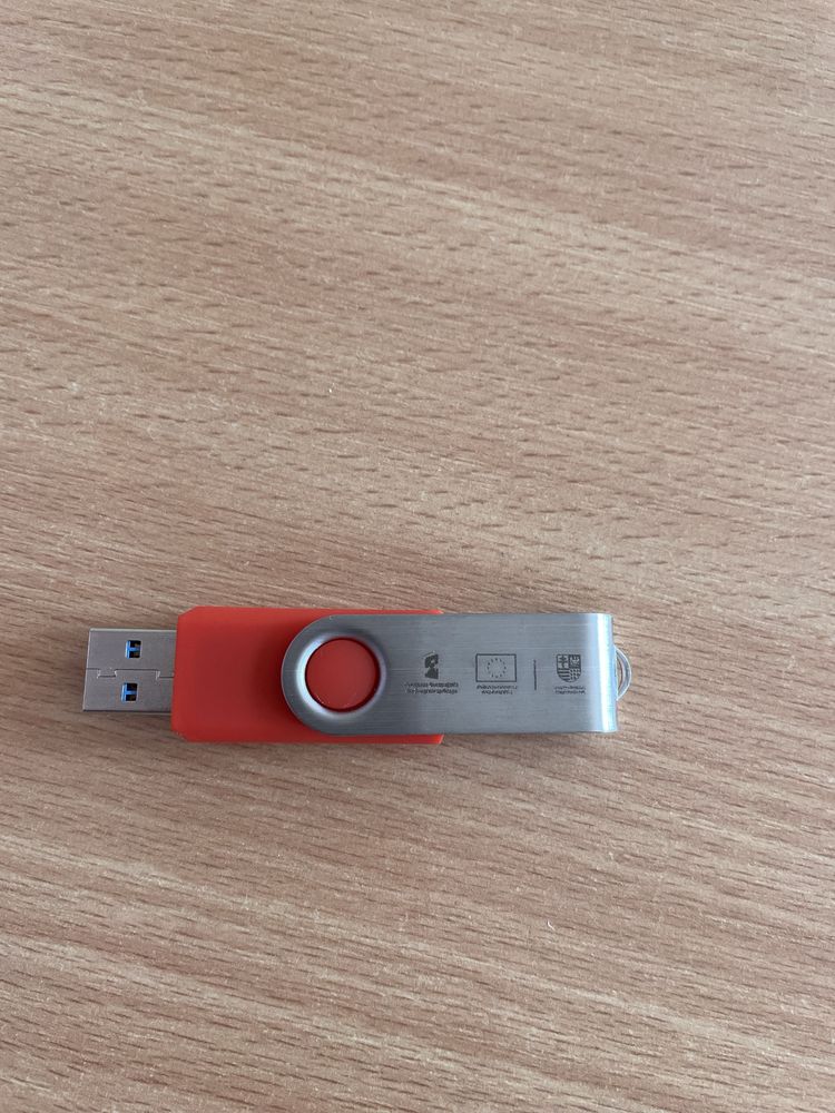Pendrive ze smyczą