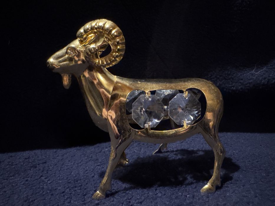 Złoty (24K) baran z kryształami Swarovskiego - idealny na prezent!