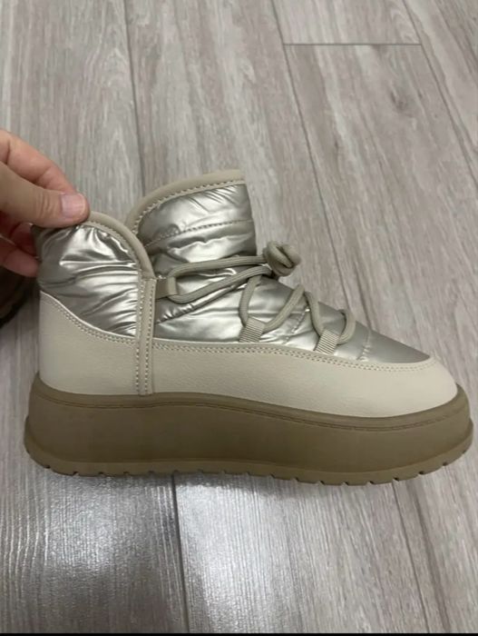 Зимове взуття ( уггі, чоботи, снігоходи)