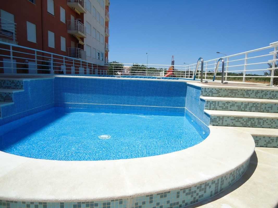 T2 para férias com piscina e perto da praia