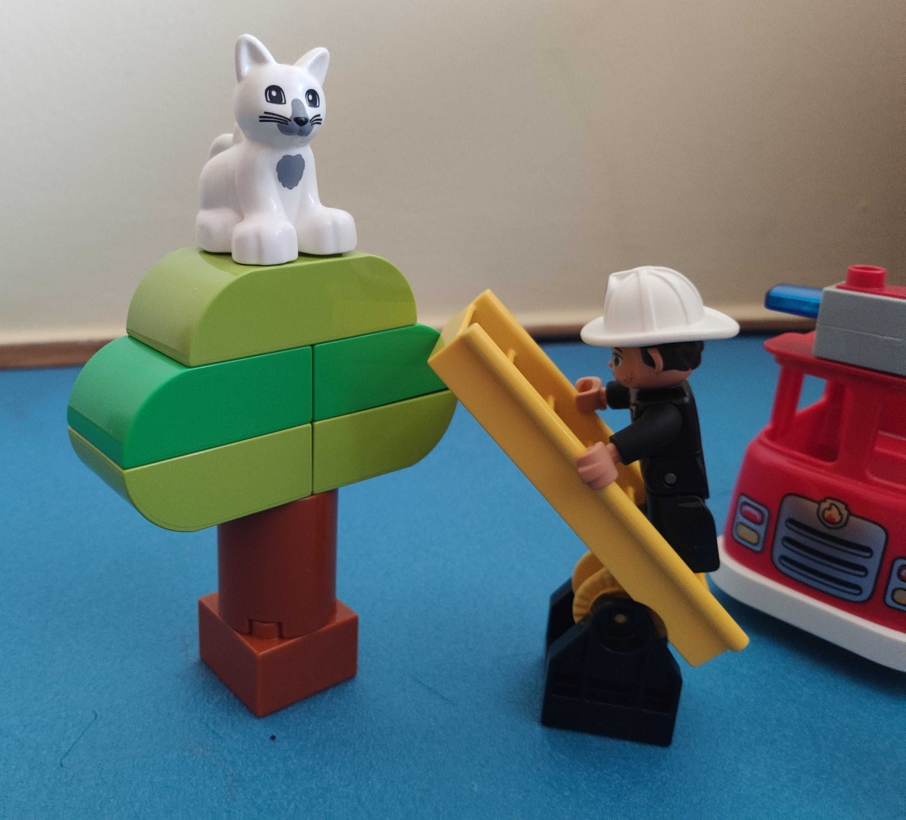 Lego Duplo wóz strażacki 10901  strażak sygnał świetlno dźwiękowy