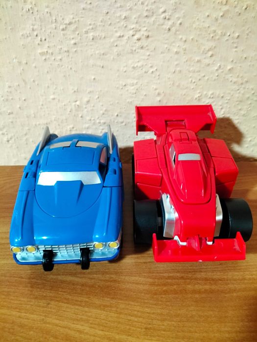 Круті машинки трансформери. Ціна вказана за 1 шт.