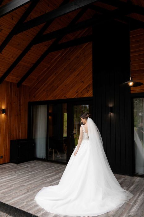 Дизайнерська весільна сукня