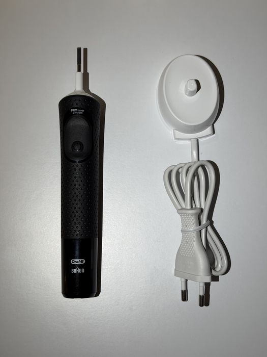 Электрическая зубная щетка Oral-B