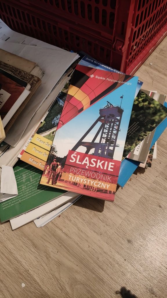 Rozdam różne przewodniki, czasopisma medyczne itp