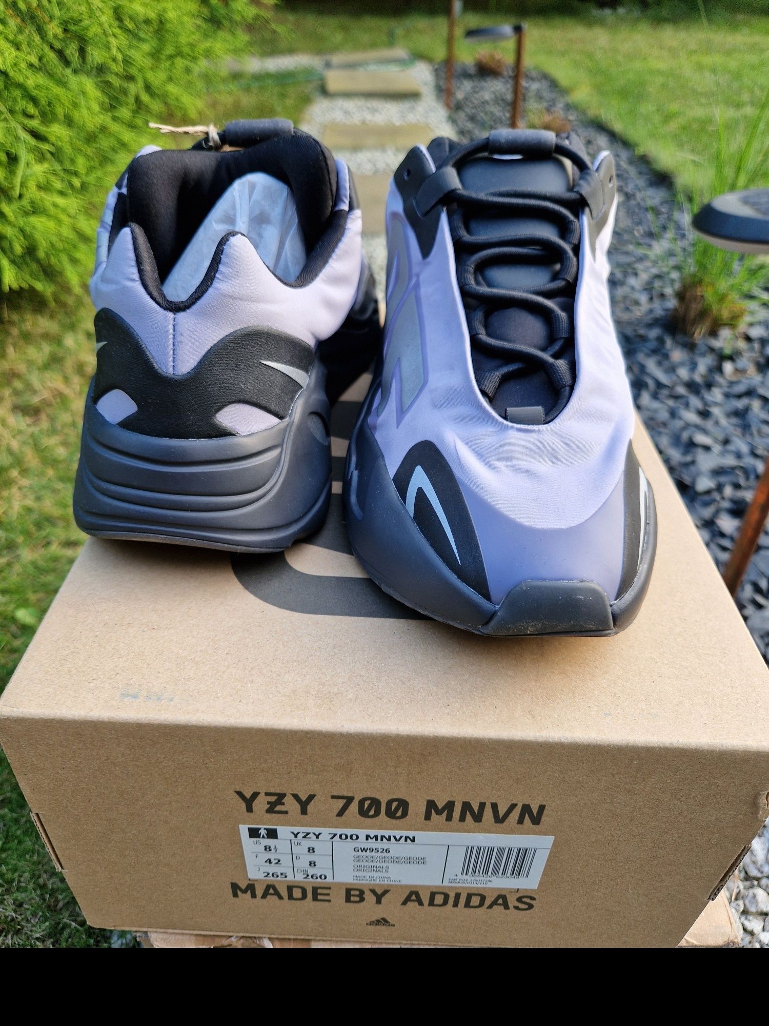 Adidas Yeezy YZY 700 MNVN Geode roz 42