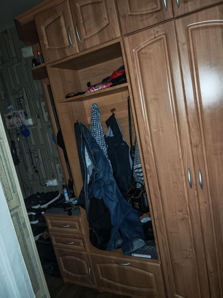 Продам прихожу в коридор