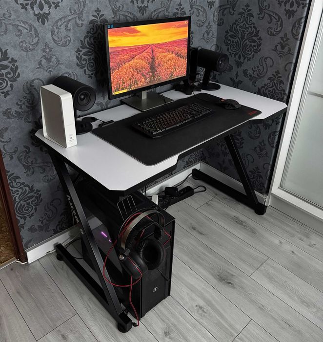 OKAZJA! Pełen zestaw komputerowy + biurko gamingowe Huzaro Hero