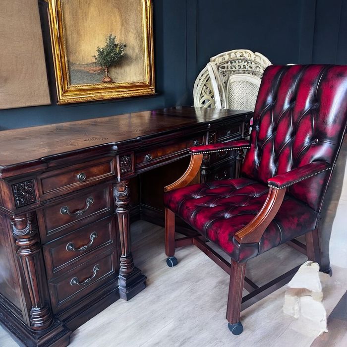 Biurko Angielskie w zestawie z fotelem Chesterfield