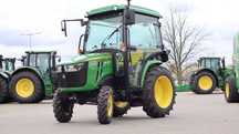 John Deere 3038E Kompaktowy ciągnik z kabiną