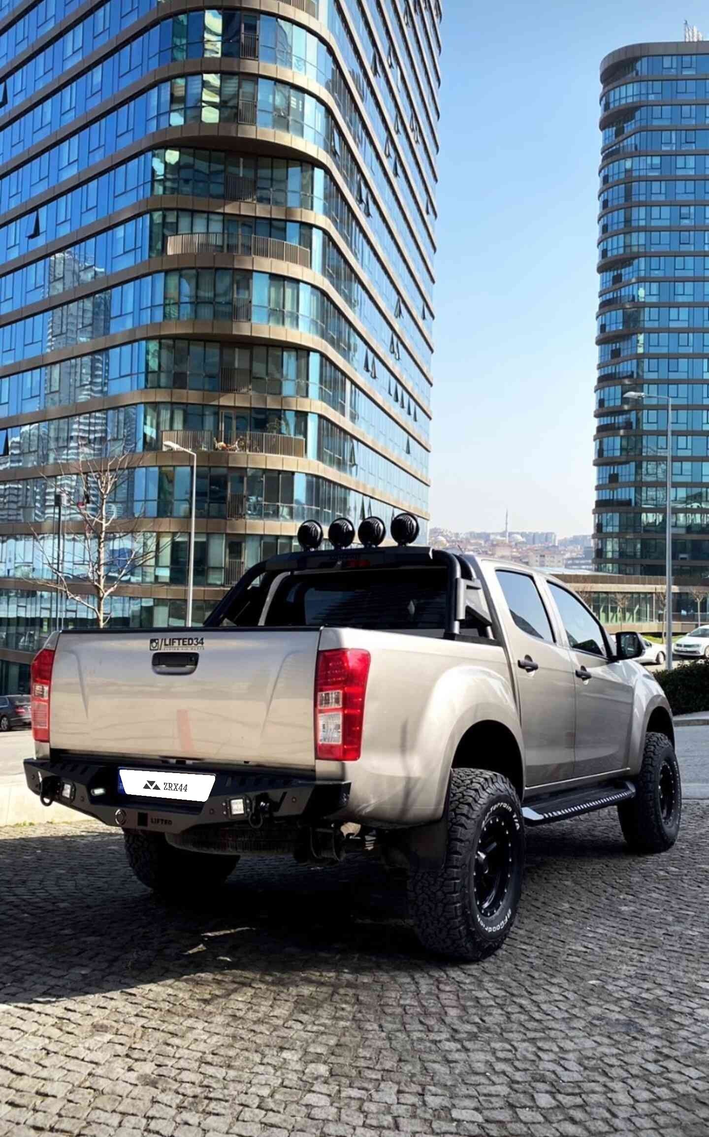 Isuzu D-Max rury orurowanie paki czarne Hamar