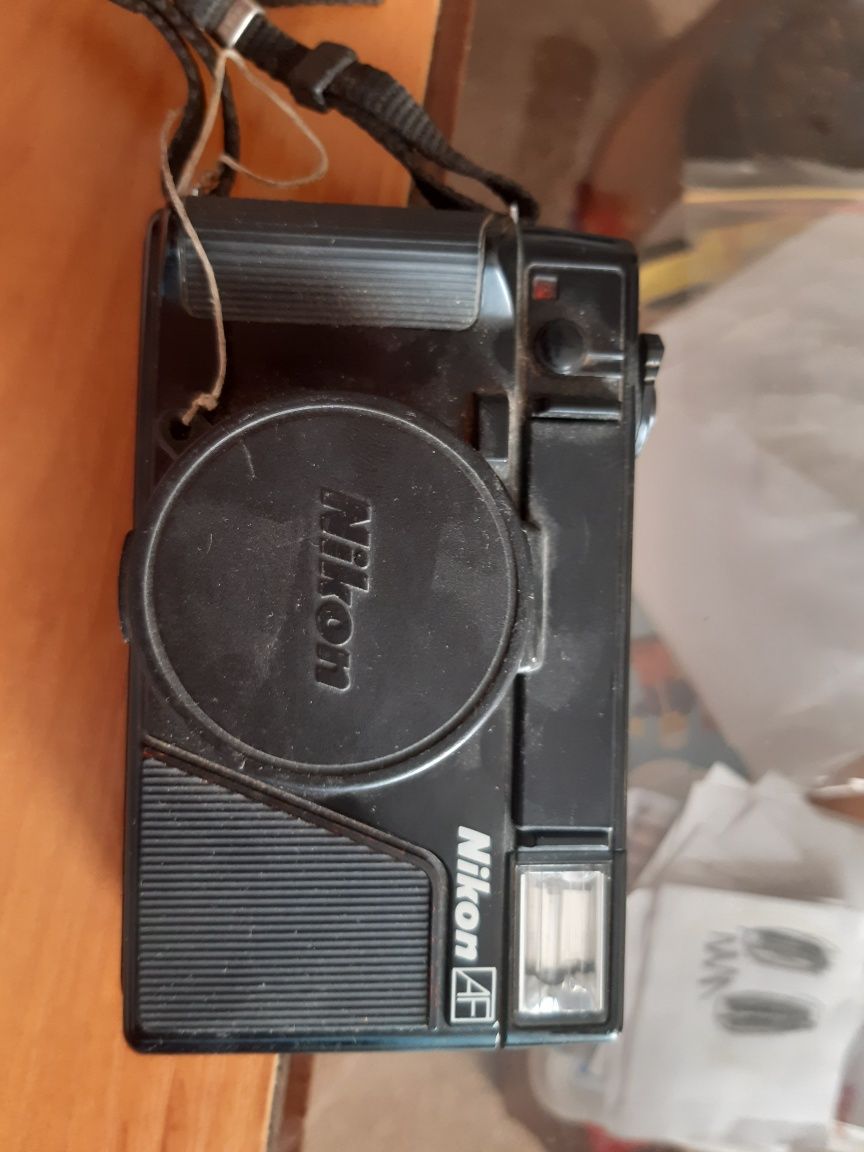Stare aparaty fotograficzne telefony komórkowe  i piloty