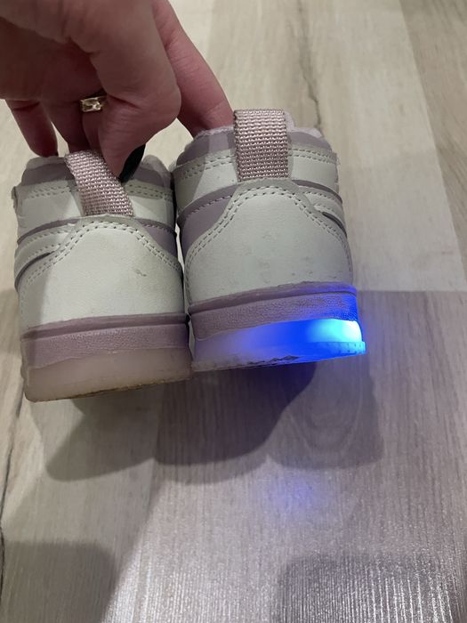 Тепленькі чобітки для дівчинки