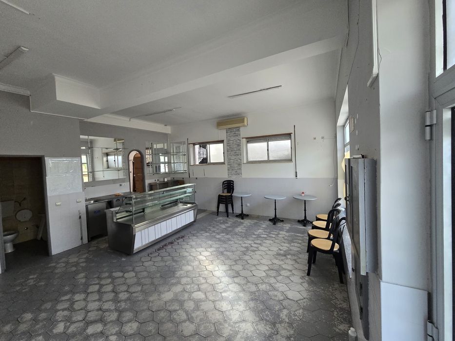 Loja para arrendamento no centro do Montijo