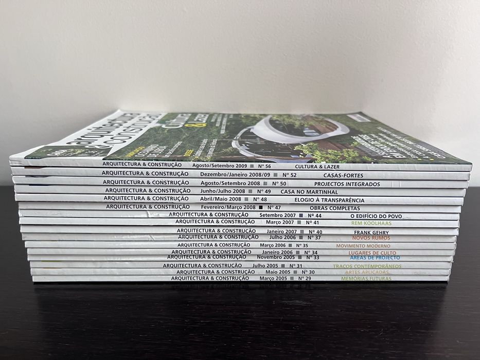 Diversas edições da revista Arquitetura e Construção de 2005 a 2009