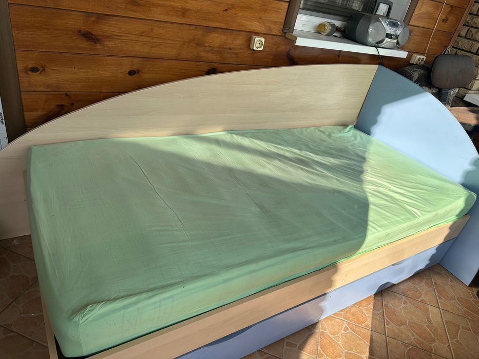 Продам ліжко односпальне з матрацом