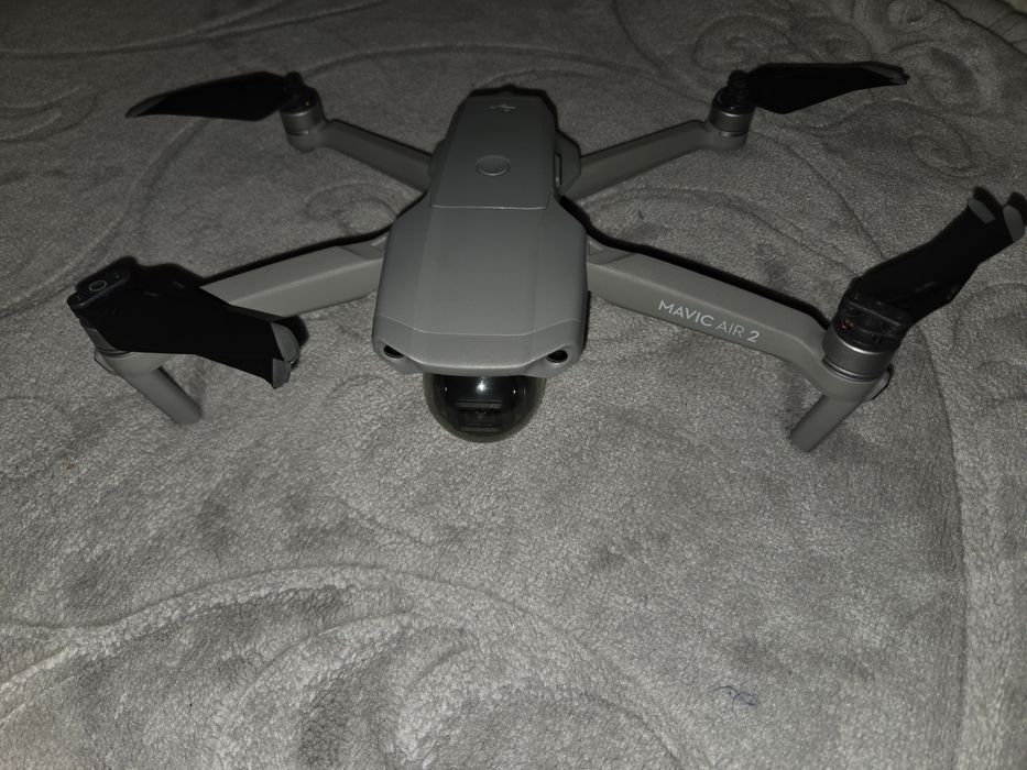 Продам квадрокоптер Mavic air 2
