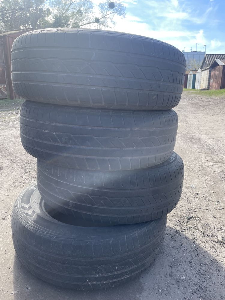 Комплект літніх шин 225/65 r17 TOYO