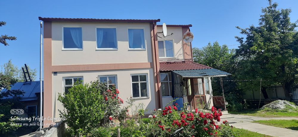 Здається частина будинку в с. Пищики з власником.