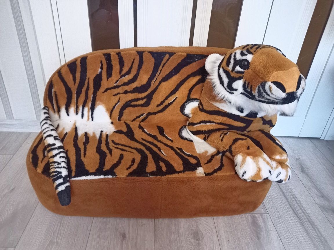 Продам детский диванчик тигрёнок